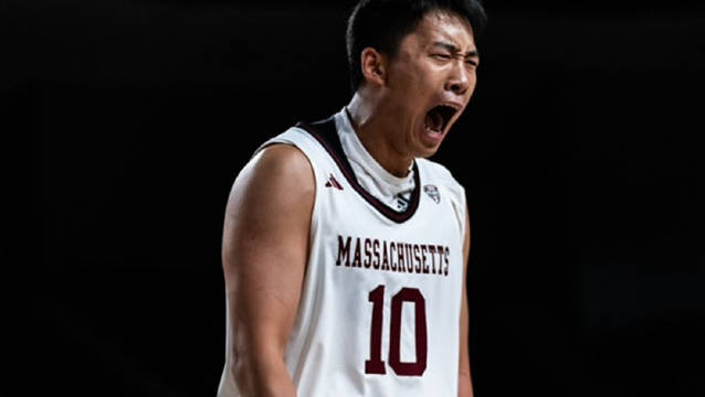 #王俊杰12中8砍31分6篮板#NCAA季前赛上演亮眼一战，转学麻省大学的王俊杰彻底打疯了