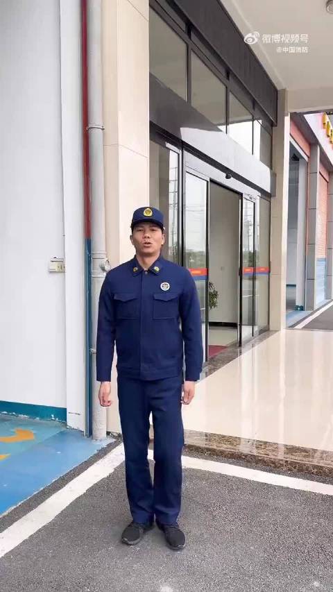 #川川讲消防[超话]# 【#西班牙列车相撞已致50死#】搭乘列车时，提前留意紧急出口、破窗器与应急设