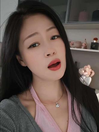 执念这个东西一旦放下， 再重要的人也变得无所谓，女人要的是感情，男人要的是感觉，感情久了会变浓，感情