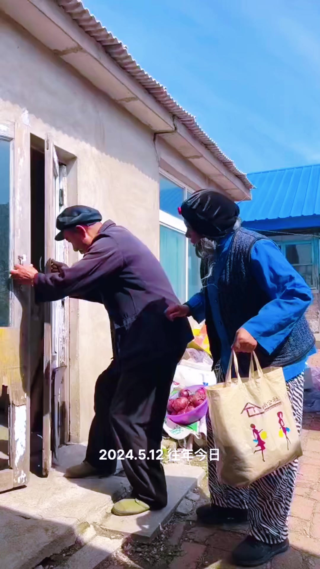 我把你送到小村外，老头有话要交待