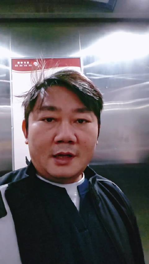 应届生如何100%进入张雪机车工作1.从上大学开始学骑摩托车，车技练好