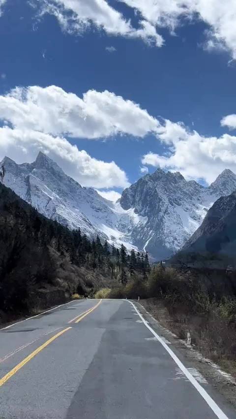 终于踏上川西这片土地，才知道课本里的高原盛景，亲眼看见有多震撼
