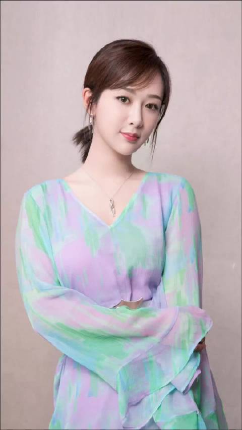曾经深陷自我怀疑，质疑自己不配演戏杨紫凭着一腔热爱坚持到底一部《长相思》用演技惊艳所有人。
