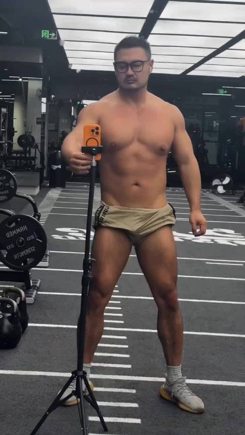#肌肉男 ﻿# 发了一些很胖的视频