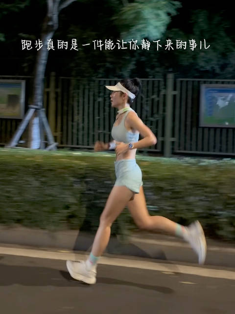 跑步Vlog｜每周进步一点点，心情很雀跃上周跑步四天，周跑量80km，算是这段时间状态最好的一周