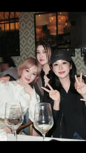 刘诗诗陈妍希杨紫好友聚餐合照来了