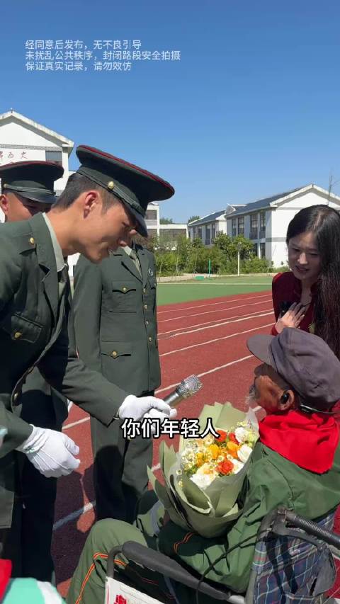 历史书太薄，装不下他们的伟大，历史书又太厚，我们来不及记不住他们的名字，只知道他们都叫英雄