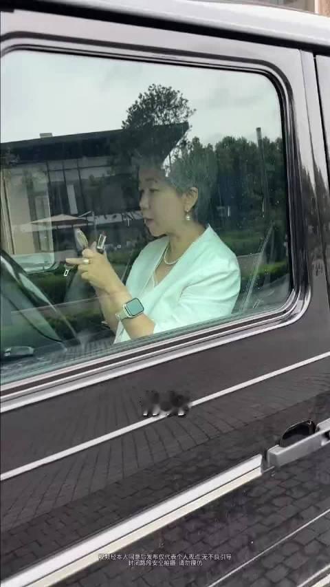 街访奔驰大G车主：不要怀疑努力的意义   ​​​