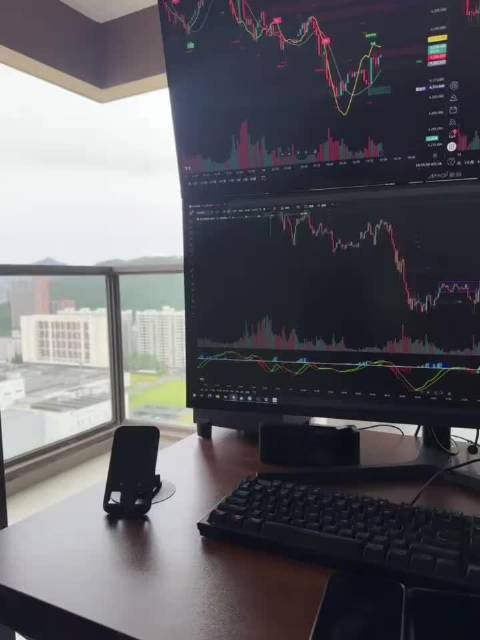 做了上万笔交易，才明白交易的本质说到底就一件事：在关键的点位，带好止损，试一次真的就这么简单哪怕是日
