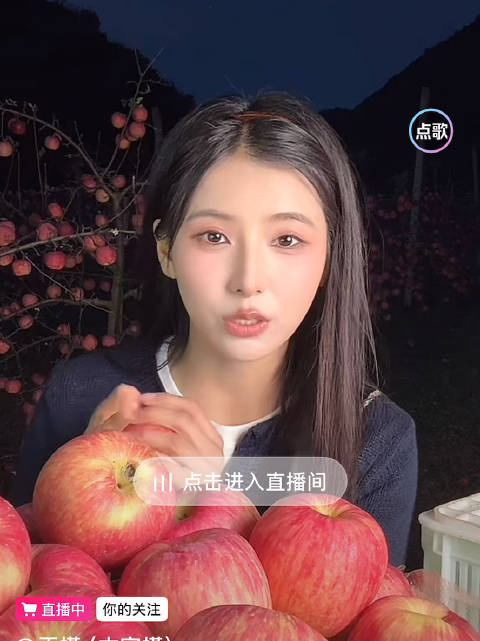 刷到了短女王槿在直播卖苹果🍎 这种带货我接受度还可以，直播间没有那种大吵大闹的助播，就纯吃纯摘纯口播