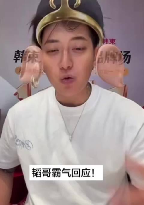 #黄子韬怒怼黑粉# 黄子韬在直播间发飙怒怼黑粉，起因是有人刷屏索要其妻子的妊娠纹照片，触碰了家庭隐私