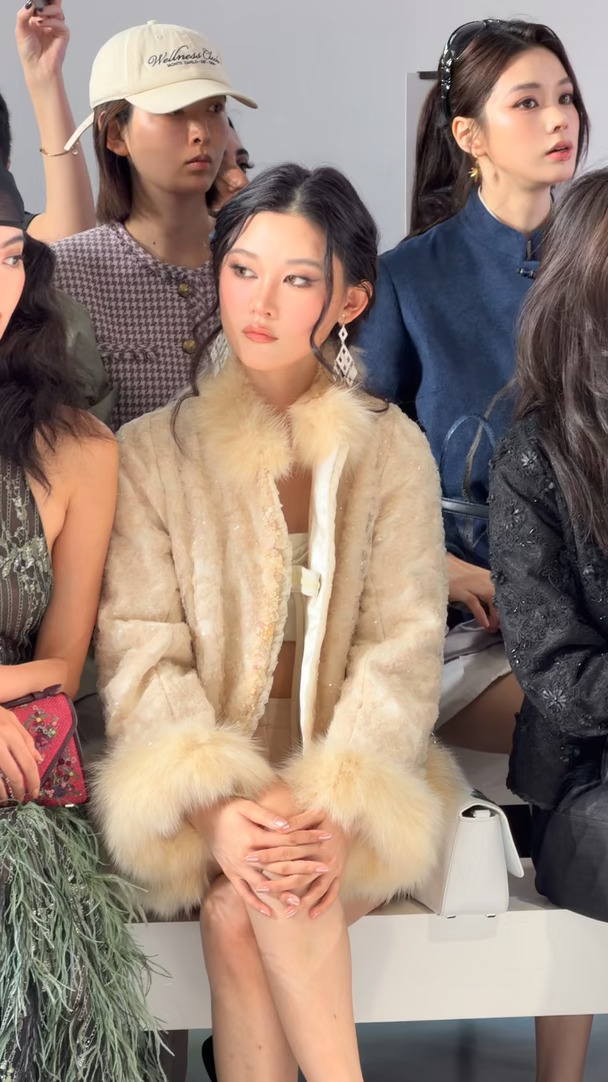 陈嫣冉 胡可 陈添祥 蓝盈莹陈妍希同框看秀