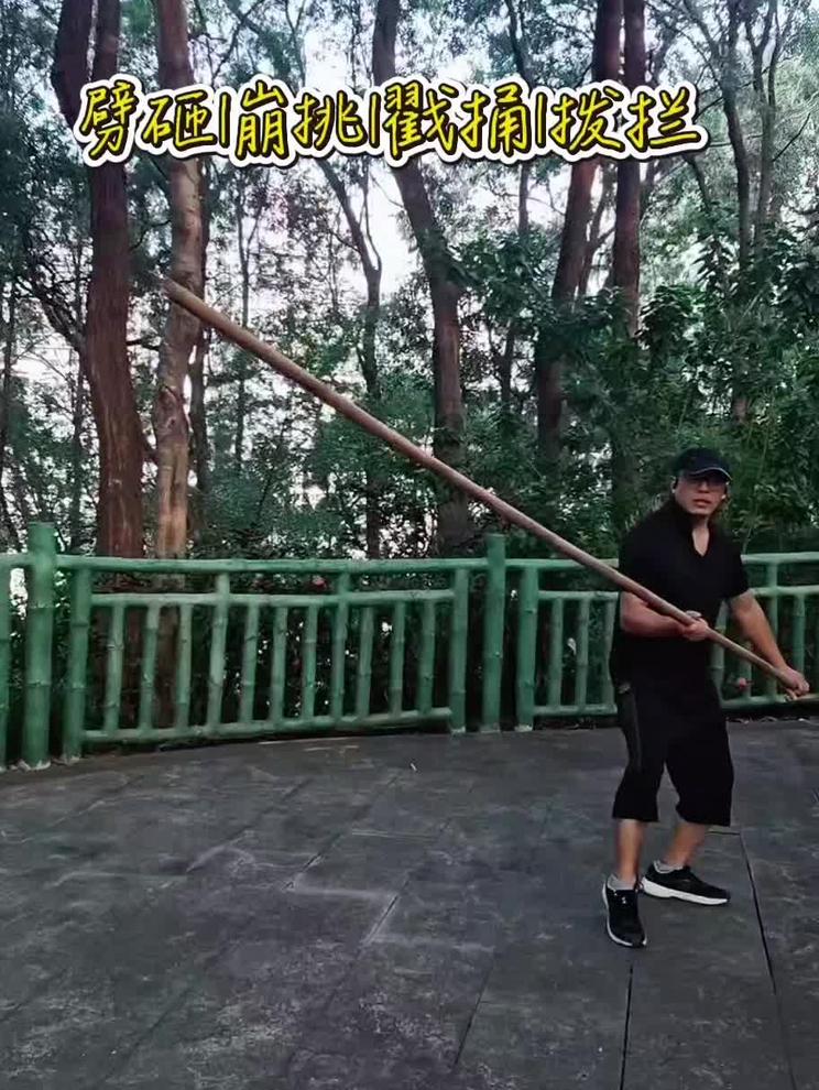 习武人守一实修精进 枪棍盘拳劲儿 南下三上翠竹峰拳场，不再似往日夜夜奔赴，转而择白日，于拳场一隅盘拳