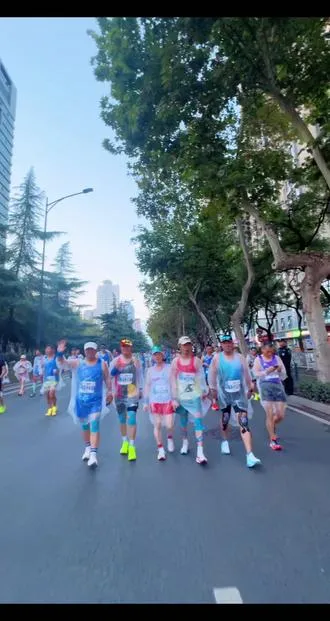 一个爱拍风景的人，一般内心都会有另一个世界，那里充满了诗情画意，平静而淡泊，善语结善缘，温柔而深情，