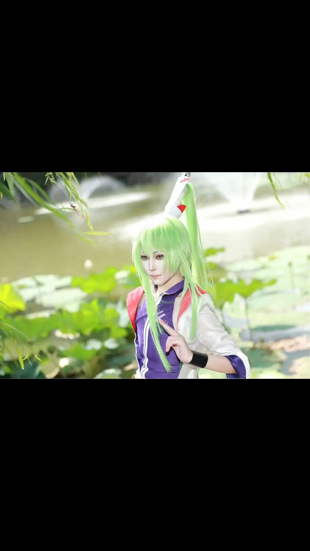 荷风漫卷绿云长，独立汀前影自凉。#cos #cosplay #我家大师兄脑子有坑 #兄坑 #东方芜穹