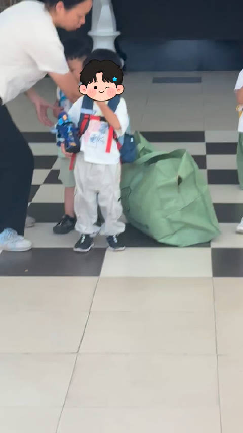 还好今天没和你们打赌，不然又输了。又第一名，我真的服他