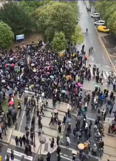 #法国警方获马克龙镇压骚乱许可#法国多地示威后续爆发冲突，警方严阵以待 #欧洲多国陷入混乱#