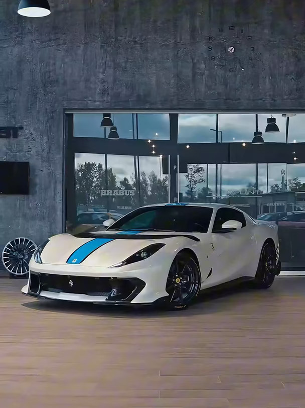 终极西装暴徒 ｜ 812 Competizione