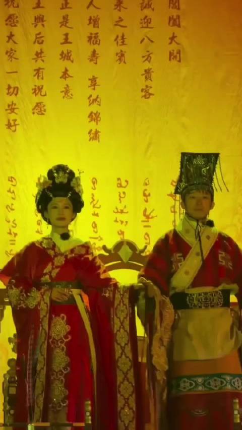 #李沁张晚意当上皇帝皇后了#只是综艺NPC扮演，却演出了帝后的质感！适配度直接拉满，求求剧组看看他俩