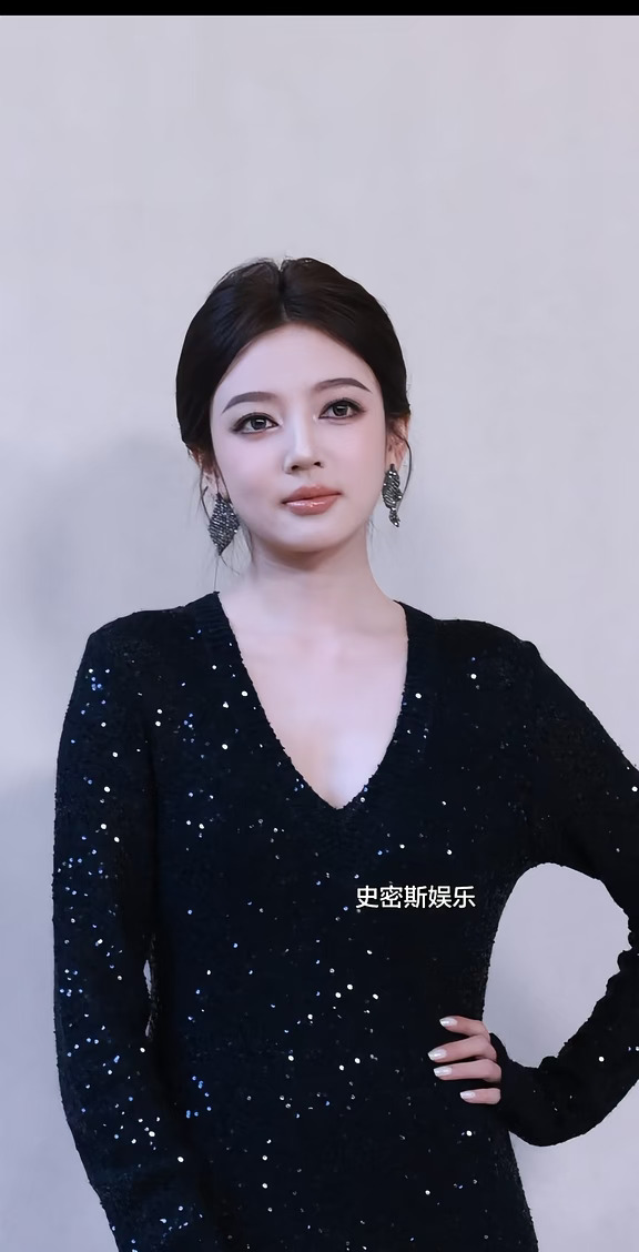 五官周正的大美女何瑞贤 浓颜美人不愧是于正严选#何瑞贤 #明星 #剪映