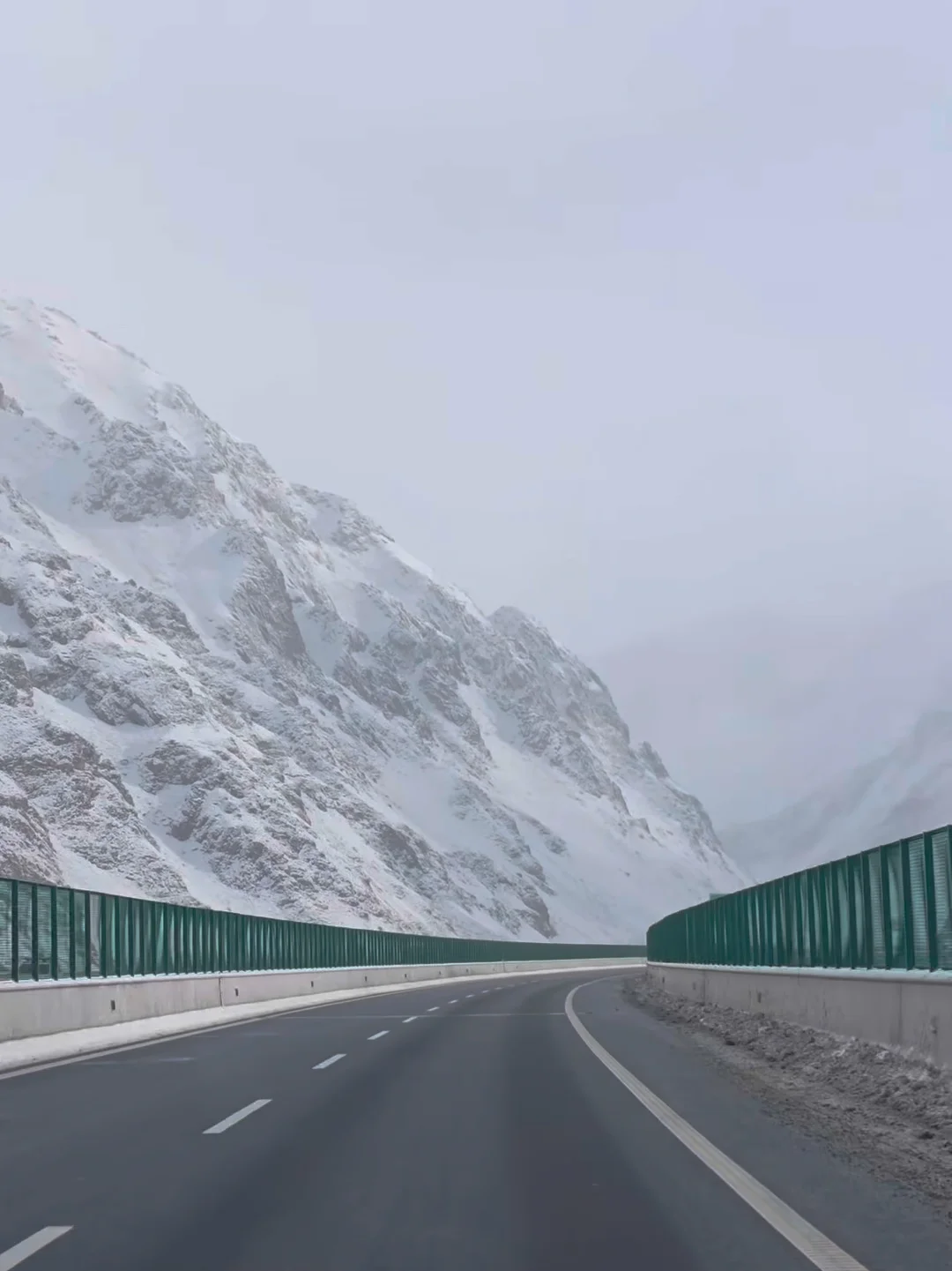 两百块高速路上看几十公里雪山有点值😂