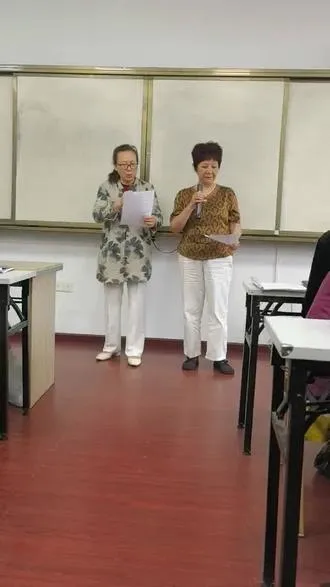 这个学期第一节课，一首<多想在你身边>新 现在交作业唱的不好，让大家见笑了！