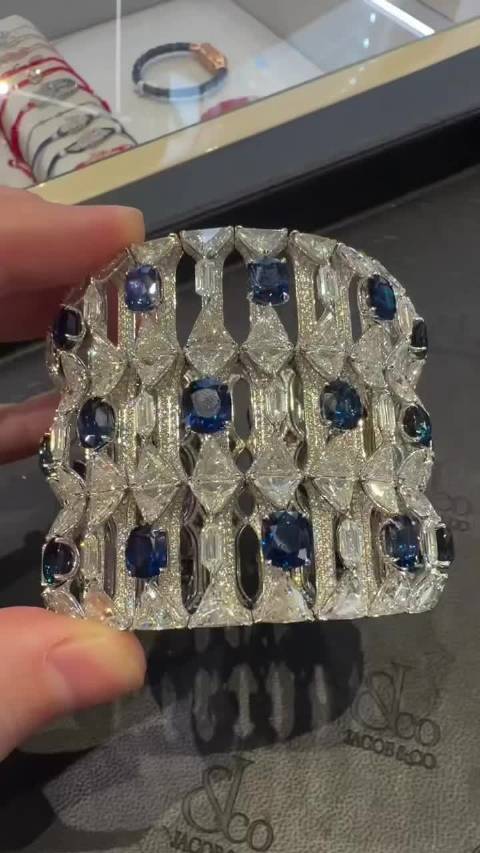 Jacob&Co 的蓝宝石钻石手镯，工艺给到夯！有钱果然任性