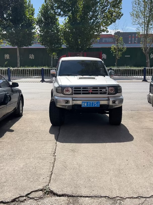 #经典硬派越野车 #三菱帕杰罗 #越野车 #刘六六情怀越野车