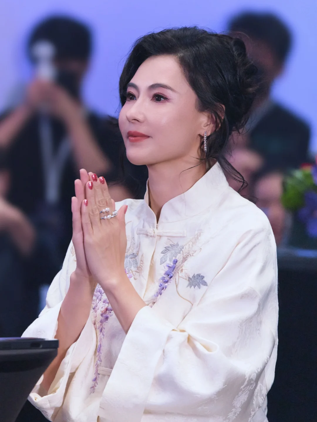 这么多年，她早已习惯了少说多做