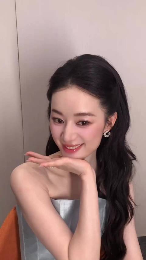 郭晓婷为什么不火？二刷《青川入梦》，还是感叹她演技太好了，在这个剧里演技简直断层第一。奇怪了这个剧也