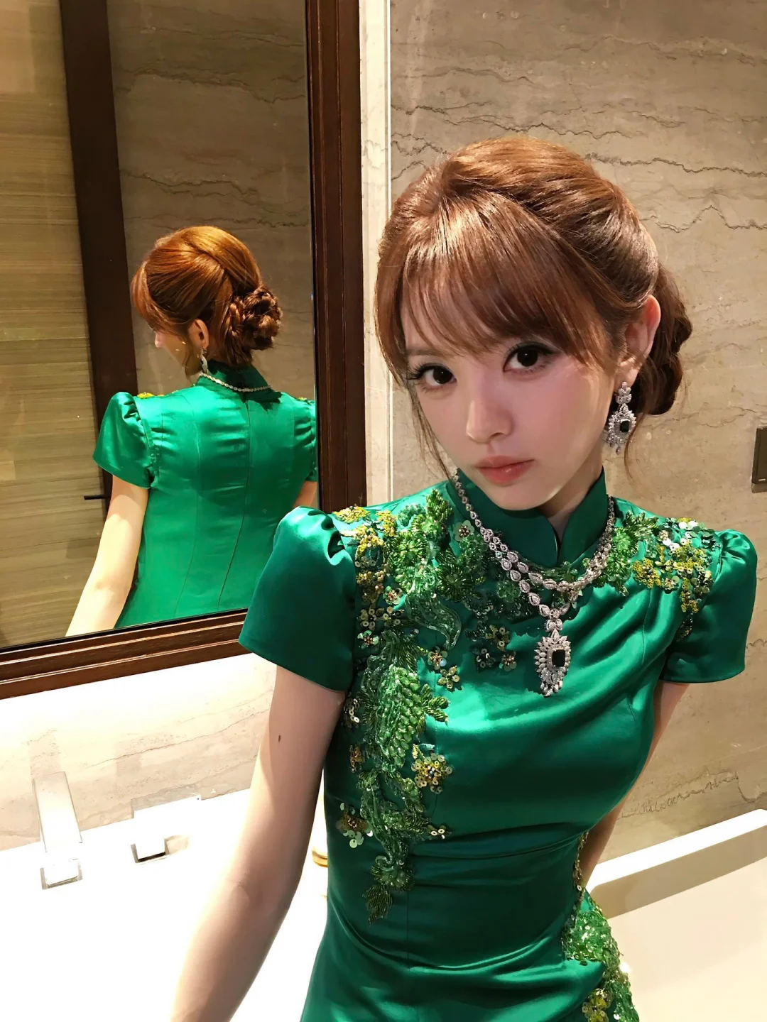 你问西湖水偷走她的几分美