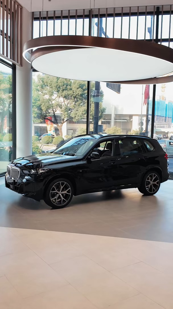 BMW X5 耀目登场，强大气场一眼沦陷✨