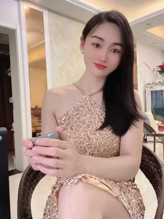 这一生到底要有多幸运，才能遇到那个满眼是你，待你如初，疼你入骨，见不得你受半点委屈，倾其所有，也要护