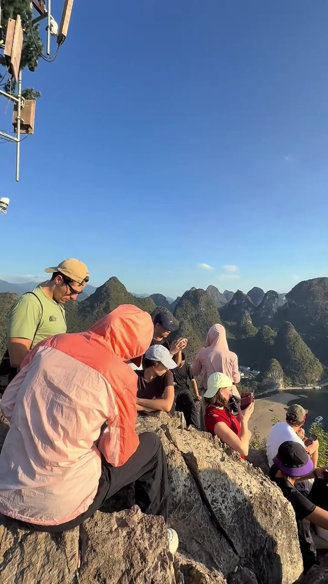 阳朔老寨山山顶，放眼望去全是老外，这还是国内吗？