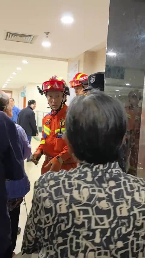 #南通爆料# 网友：今天在南通市中医院孩儿巷院区门诊，遭遇电梯故障惊魂一刻
