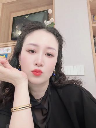 🌺 自娱自乐的小姐姐