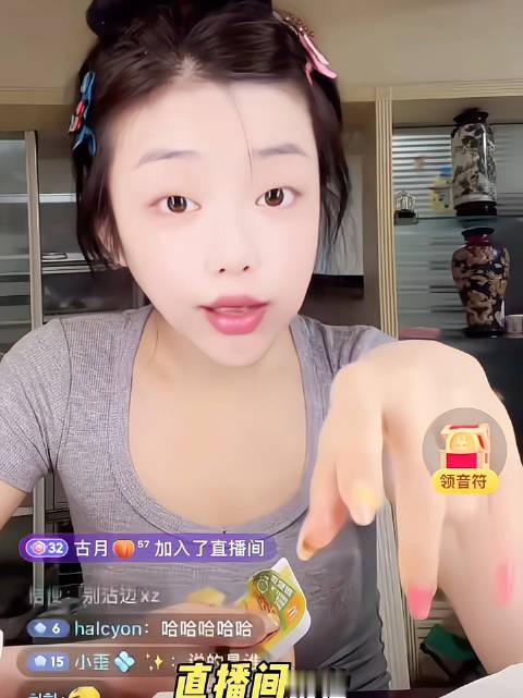 #司晓迪曾称鹿晗父母为她做过早餐# 网红司晓迪曾称鹿晗父母给她做过早餐，暗示和鹿晗家人关系亲近。后续