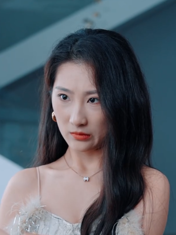 女人支教五年归来，竟被受助者当成小三肆意欺辱