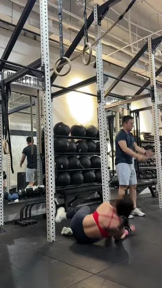 挺住 我不能停下训练 情绪会追上我 情绪要永远比我先力竭