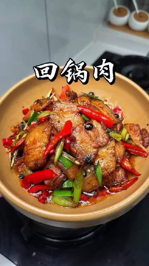 回锅肉又香又糯，肥而不腻，酱香浓郁