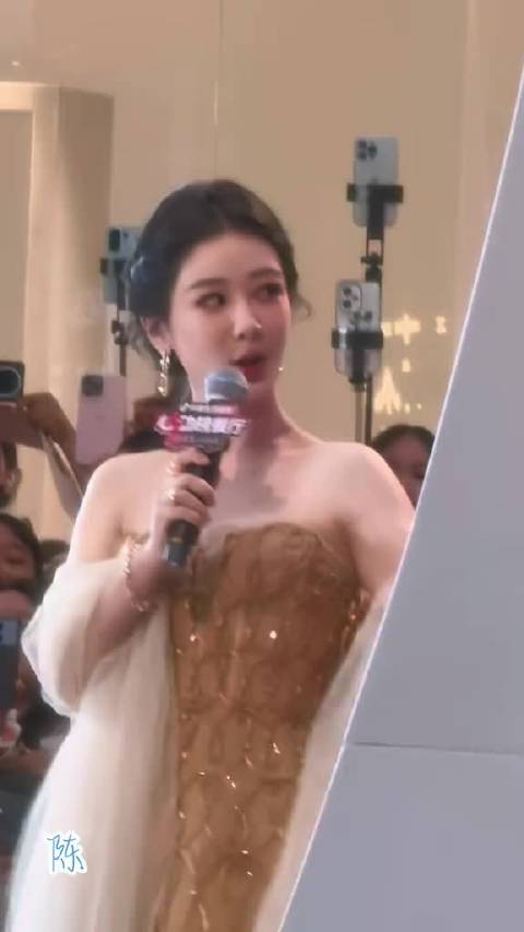 #杨紫随机抽粉丝请客吃饭#紫妹线下就真的好惊艳