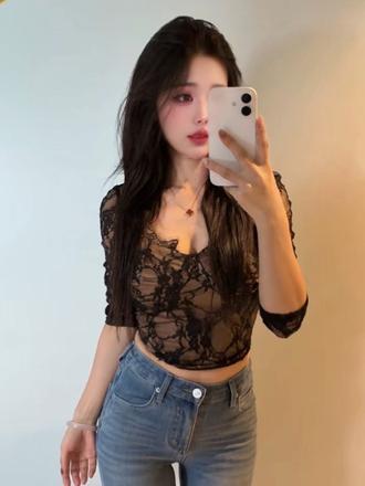 纯欲风蕾丝v领