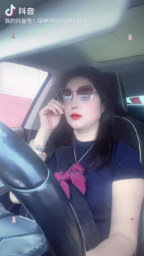 婚姻需深思，离异宜果决，再缔盟约当审慎；独身亦为自在之选。它意味着深夜 craving 火锅时，身旁