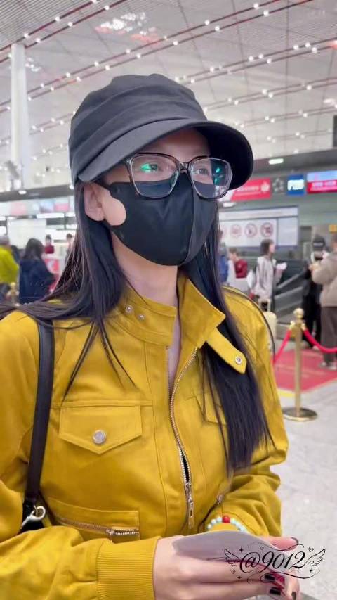麦克风自由中#孙怡的麦找不到了##孙怡的麦克风自由了#  ​​​