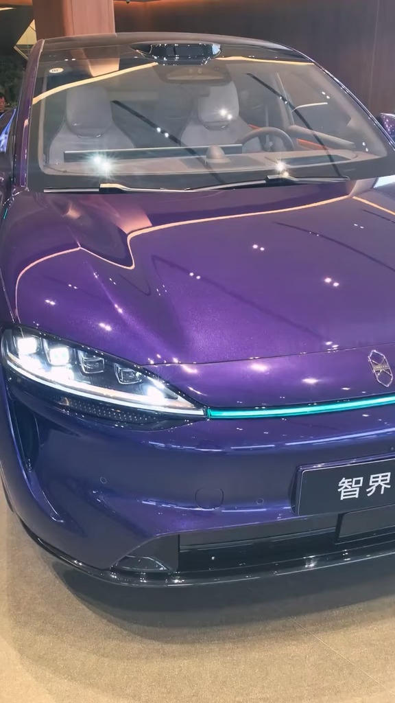 智界R7紫色好看不