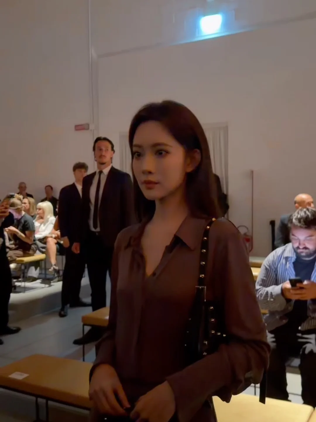 Fendi大秀内场｜孟姐好美！女明星靓翻全场