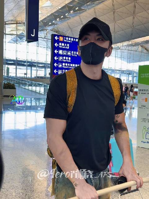 #肖顺尧狩谎#  26.09.25  肖顺尧香港出发✈ @MIC肖顺尧Aero  #肖顺尧时光印记#