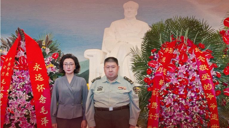 毛泽东同志逝世50周年纪念日，毛主席嫡孙毛新宇少将到毛主席纪念堂祭奠缅怀