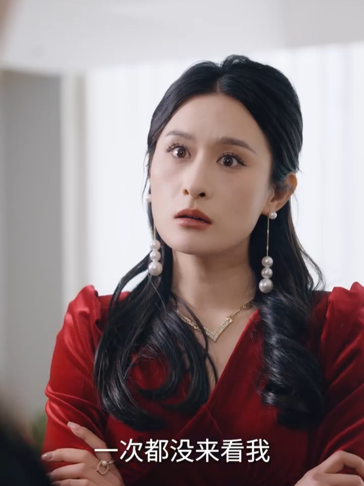 妻子和朋友拿他不能生育当玩笑，推门撞见她和绿茶小三。