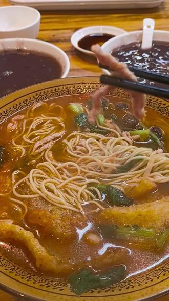 聚复园招牌小笼汤包